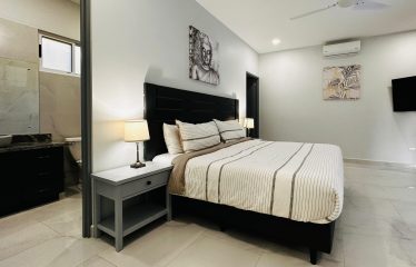 PROPERTY WITH 4 BEDROOM HOME AND POOL, IN UVITA CENTER – 1.25 ACRES