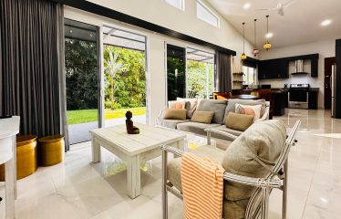 PROPERTY WITH 4 BEDROOM HOME AND POOL, IN UVITA CENTER – 1.25 ACRES