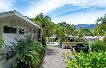 PROPERTY WITH THREE VILLAS, IN BAHIA BALLENA – 0.24 ACRES