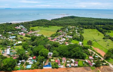 PROPERTY WITH THREE VILLAS, IN BAHIA BALLENA – 0.24 ACRES