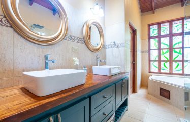 JUNGLE PROPERTY WITH FIVE BEDROOM HOME, IN OJOCHAL – 1.8 ACRES