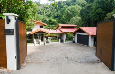 PROPERTY WITH 2 BEDROOM HOUSE AND A GUEST HOUSE, IN PLATANILLO – 3.35 ACRES