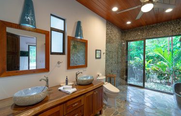 PROPERTY WITH 2 BEDROOM HOUSE AND A GUEST HOUSE, IN PLATANILLO – 3.35 ACRES