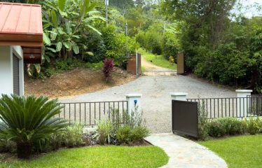 PROPERTY WITH 2 BEDROOM HOUSE AND A GUEST HOUSE, IN PLATANILLO – 3.35 ACRES