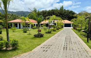 LANDSCAPE PROPERTY WITH POOL AND GUEST HOUSE CASA BLANCA, IN MATAPALO – 1.23 ACRES
