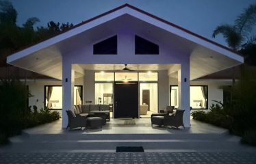 LANDSCAPE PROPERTY WITH POOL AND GUEST HOUSE CASA BLANCA, IN MATAPALO – 1.23 ACRES