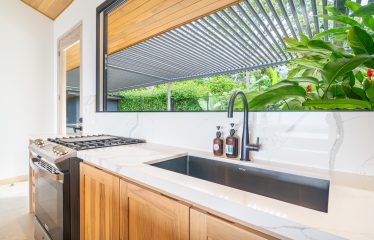 PROPERTY FIVE BEDROOM HOME WITH OCEAN AND MOUNTAINS PANORAMIC VIEWS, IN TRES RIOS – 4.08 ACRES