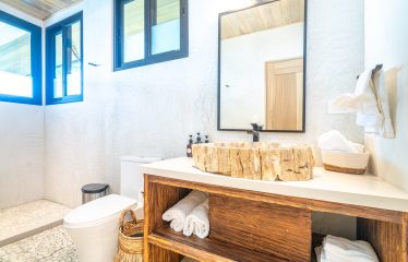 PROPERTY FIVE BEDROOM HOME WITH OCEAN AND MOUNTAINS PANORAMIC VIEWS, IN TRES RIOS – 4.08 ACRES