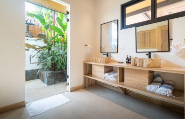 PROPERTY FIVE BEDROOM HOME WITH OCEAN AND MOUNTAINS PANORAMIC VIEWS, IN TRES RIOS – 4.08 ACRES