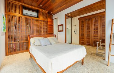 PROPERTY TWO FLOOR WITH TWO BEDROOM AND ADDITIONAL LOT SIZE NEXT TO PROPERTY, IN ESCALERAS – 3 ACRES