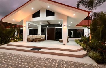 LANDSCAPE PROPERTY WITH POOL AND GUEST HOUSE CASA BLANCA, IN MATAPALO – 1.23 ACRES