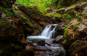 PROPERTY WITH PRINCIPAL HOUSE AND TWO VILLAS PROPERTY, IN OJOCHAL – 2.3 ACRES