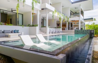 LUXURY PROPERTY WITH FIVE BEDROOM AND PANORAMIC VIEWS OF THE OCEAN, NEAR TO ESCALERAS – 1.36 ACRES