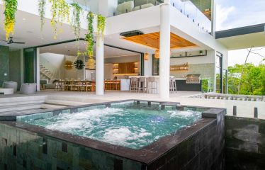 LUXURY PROPERTY WITH FIVE BEDROOM AND PANORAMIC VIEWS OF THE OCEAN, NEAR TO ESCALERAS – 1.36 ACRES