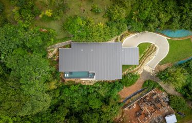 LUXURY PROPERTY WITH FIVE BEDROOM AND PANORAMIC VIEWS OF THE OCEAN, NEAR TO ESCALERAS – 1.36 ACRES