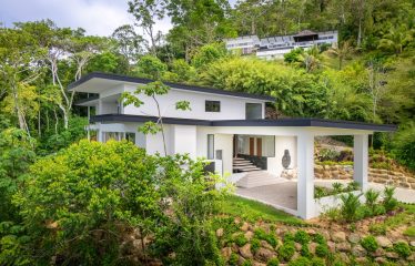 LUXURY PROPERTY WITH FIVE BEDROOM AND PANORAMIC VIEWS OF THE OCEAN, NEAR TO ESCALERAS – 1.36 ACRES