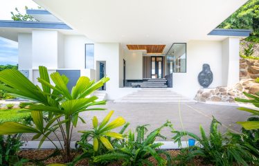 LUXURY PROPERTY WITH FIVE BEDROOM AND PANORAMIC VIEWS OF THE OCEAN, NEAR TO ESCALERAS – 1.36 ACRES