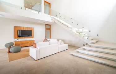 LUXURY PROPERTY WITH FIVE BEDROOM AND PANORAMIC VIEWS OF THE OCEAN, NEAR TO ESCALERAS – 1.36 ACRES