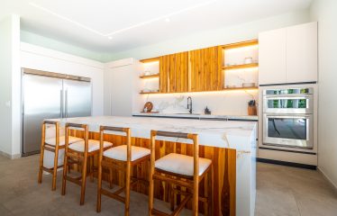 LUXURY PROPERTY WITH FIVE BEDROOM AND PANORAMIC VIEWS OF THE OCEAN, NEAR TO ESCALERAS – 1.36 ACRES