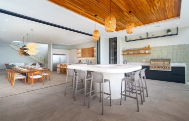 LUXURY PROPERTY WITH FIVE BEDROOM AND PANORAMIC VIEWS OF THE OCEAN, NEAR TO ESCALERAS – 1.36 ACRES