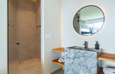 LUXURY PROPERTY WITH FIVE BEDROOM AND PANORAMIC VIEWS OF THE OCEAN, NEAR TO ESCALERAS – 1.36 ACRES