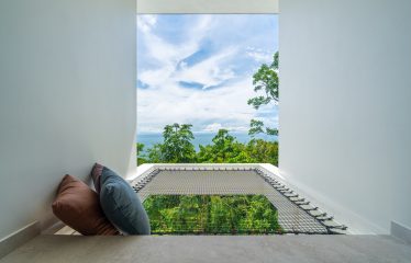 LUXURY PROPERTY WITH FIVE BEDROOM AND PANORAMIC VIEWS OF THE OCEAN, NEAR TO ESCALERAS – 1.36 ACRES