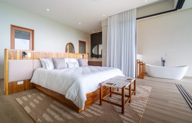 LUXURY PROPERTY WITH FIVE BEDROOM AND PANORAMIC VIEWS OF THE OCEAN, NEAR TO ESCALERAS – 1.36 ACRES