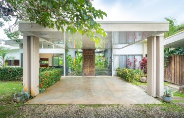 PROPERTY WITH A GUEST HOUSE, IN BAHIA BALLENA CENTER – 0.25 ACRES