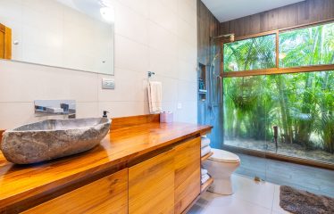 PROPERTY WITH A GUEST HOUSE, IN BAHIA BALLENA CENTER – 0.25 ACRES