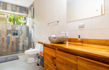 PROPERTY WITH A GUEST HOUSE, IN BAHIA BALLENA CENTER – 0.25 ACRES