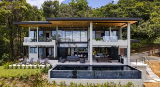 LUXURY JUNGLE PROPERTY WITH FOUR BEDROOMS AND OCEAN VIEWS, IN DOMINICALITO – 1.25 ACRES