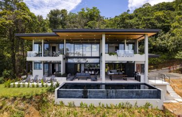 LUXURY JUNGLE PROPERTY WITH FOUR BEDROOMS AND OCEAN VIEWS, IN DOMINICALITO – 1.25 ACRES