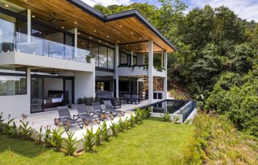 LUXURY JUNGLE PROPERTY WITH FOUR BEDROOMS AND OCEAN VIEWS, IN DOMINICALITO – 1.25 ACRES