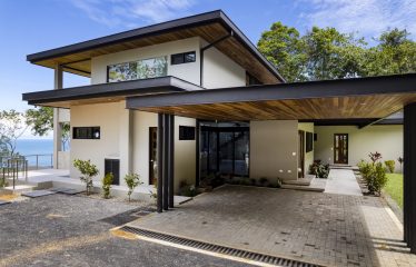 LUXURY JUNGLE PROPERTY WITH FOUR BEDROOMS AND OCEAN VIEWS, IN DOMINICALITO – 1.25 ACRES