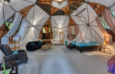 COMMERCIAL HOTEL PROPERTY WITH SIXTEEN BEDROOMS, IN LA TUMBAS TINAMASTES – 62 ACRES