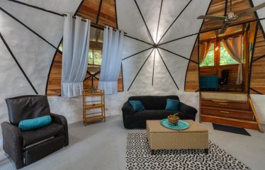 COMMERCIAL HOTEL PROPERTY WITH SIXTEEN BEDROOMS, IN LA TUMBAS TINAMASTES – 62 ACRES