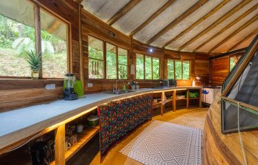 COMMERCIAL HOTEL PROPERTY WITH SIXTEEN BEDROOMS, IN LA TUMBAS TINAMASTES – 62 ACRES