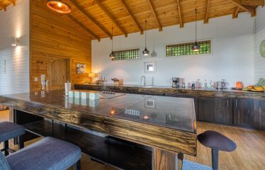 COMMERCIAL HOTEL PROPERTY WITH SIXTEEN BEDROOMS, IN LA TUMBAS TINAMASTES – 62 ACRES