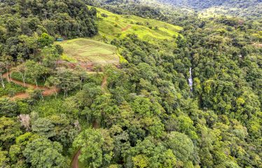 PROPERTY WITH A PANORAMIC VIEWS OF A MOUNTAINS AND WATERFALL, IN ALFOMBRA TINAMASTES – 21.34 ACRES