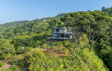 LUXURY PROPERTY WITH PANORAMIC VIEWS OF THE VALLEY AND OCEAN, IN COSTA VERDE – 4.13 ACRES