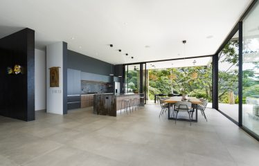 LUXURY PROPERTY WITH PANORAMIC VIEWS OF THE VALLEY AND OCEAN, IN COSTA VERDE – 4.13 ACRES