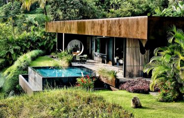 BLACK VILLAS IN THE MIDDLE OF THE NATURE, IN UVITA – 2.35 ACRES