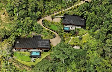 BLACK VILLAS IN THE MIDDLE OF THE NATURE, IN UVITA – 2.35 ACRES