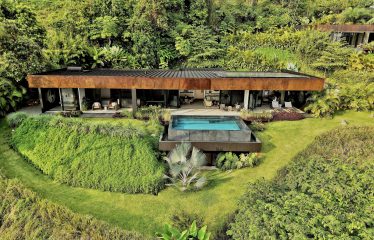 BLACK VILLAS IN THE MIDDLE OF THE NATURE, IN UVITA – 2.35 ACRES