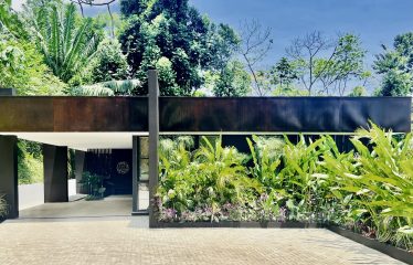 BLACK VILLAS IN THE MIDDLE OF THE NATURE, IN UVITA – 2.35 ACRES