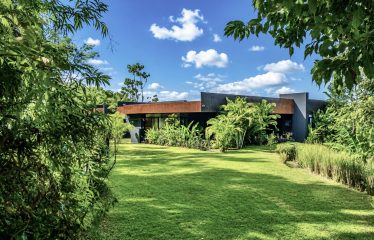 BLACK HOUSE JUNGLE PROPERTY, IN UVITA – 4.32 ACRES