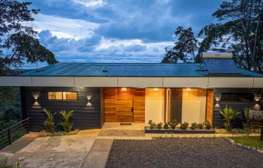 TWO FLOOR PROPERTY WITH VALLEY AND OCEAN VIEWS, IN UVITA – 0.75 ACRES