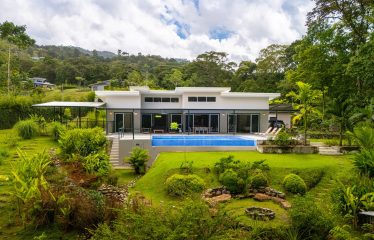 PROPERTY WITH THREE BEDROOM AND GARDEN, IN UVITA – 1.33 ACRES