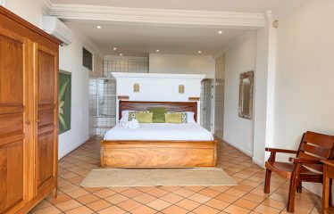 LUXURY PROPERTY WITH FOUR BEDROOMS AND OCEAN VIEWS – 0.26 ACRES