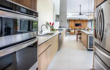 LUXURY PROPERTY WITH MOUNTAINS VIEWS, IN QUEPOS – 1.32 ACRES